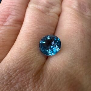💙 2.65 CT Swiss Blue Topaz Gemstone – Brilliant Round Cut